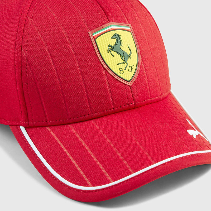 Boné da Equipe Scuderia Ferrari F1 PUMA 2025