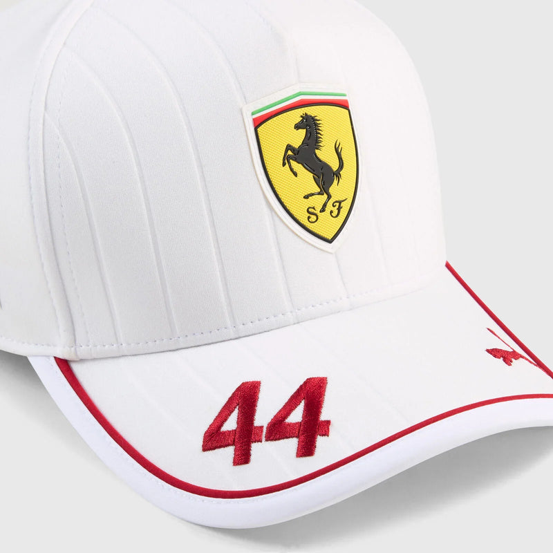 Boné do Piloto Lewis Hamilton – Scuderia Ferrari F1 PUMA 2025 GP de Miami