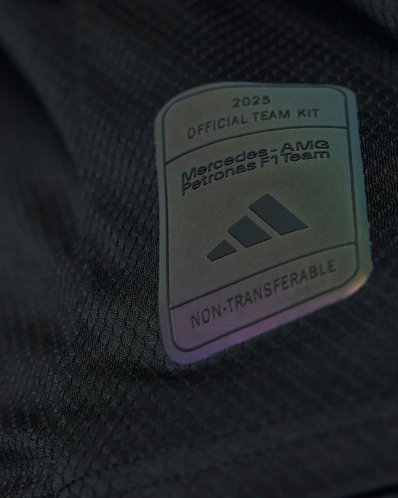 Camisa Autêntica de Piloto da Equipe Mercedes-AMG F1 2025 – Preta