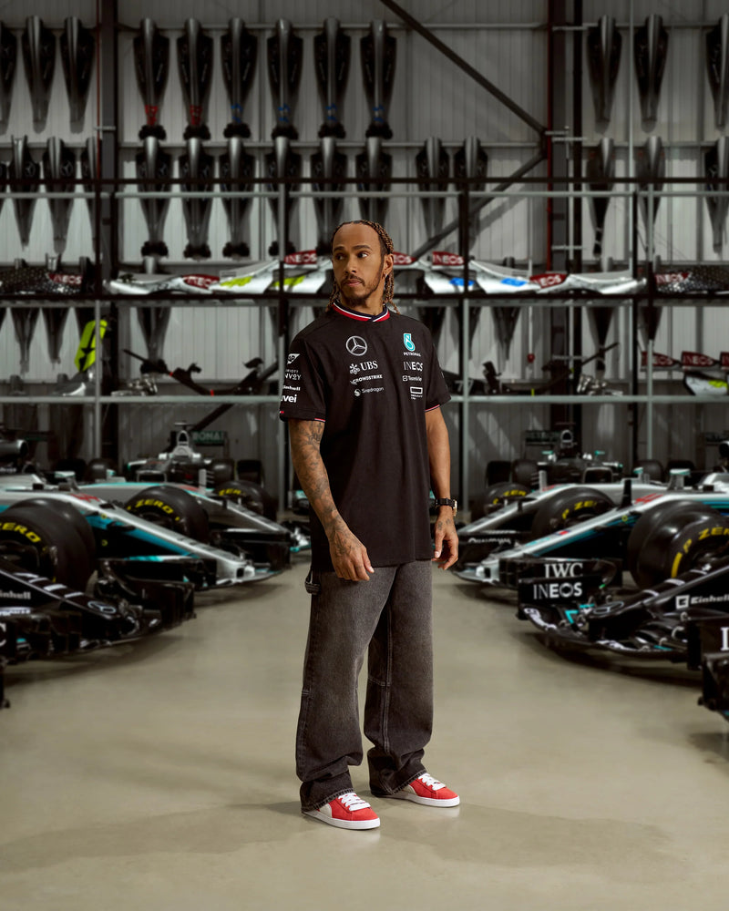 Camiseta de Piloto da Equipe Mercedes-AMG F1 2024 – Preta